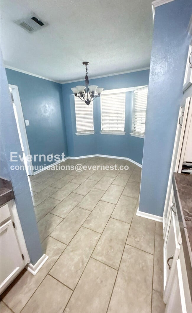 Building Photo - 710 Autumnbrook Cir