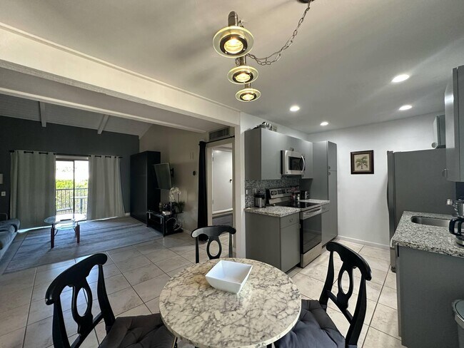 Foto del edificio - 1407 N Sunrise Way