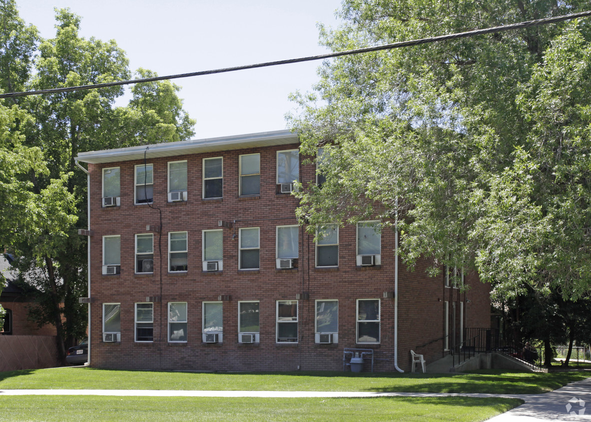 Primary Photo - Ivy House Apartments