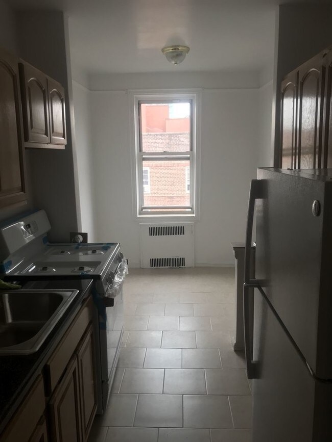 Foto del edificio - 14050 Ash Ave