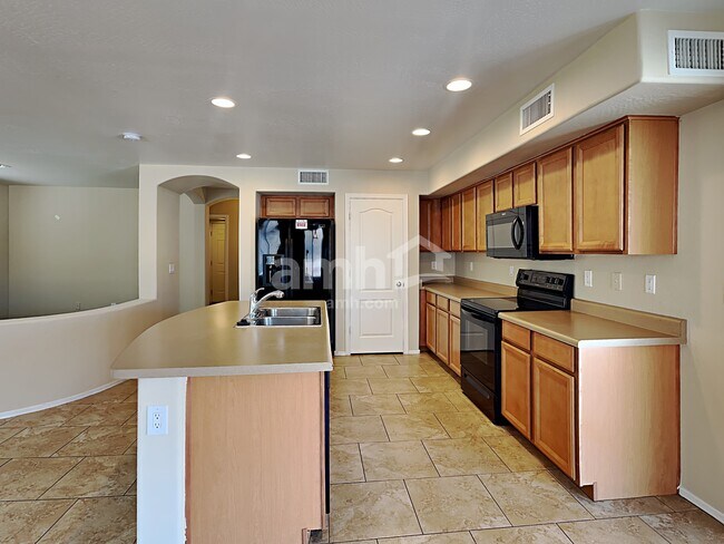 Foto del edificio - 25768 W Ashley Dr