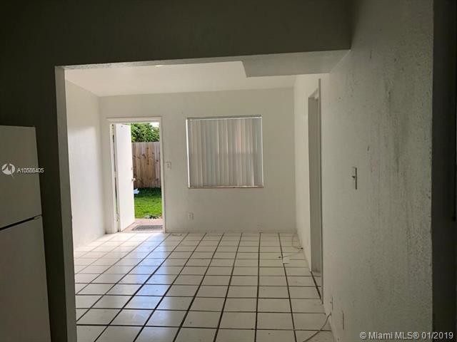 Building Photo - 2431 Plunkett St