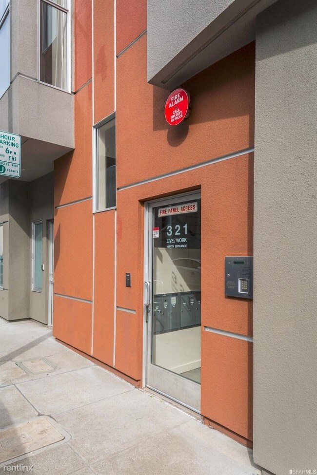 Building Photo - 321 LANGTON ST