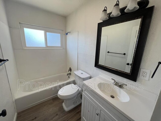 Foto del edificio - 1420 Lake Blvd