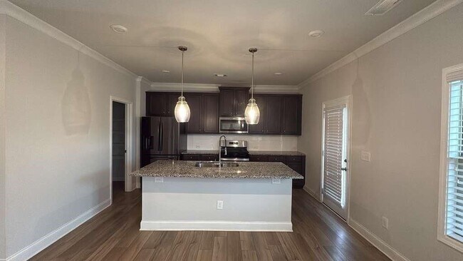 Building Photo - 4599 Silver Oak Dr SW