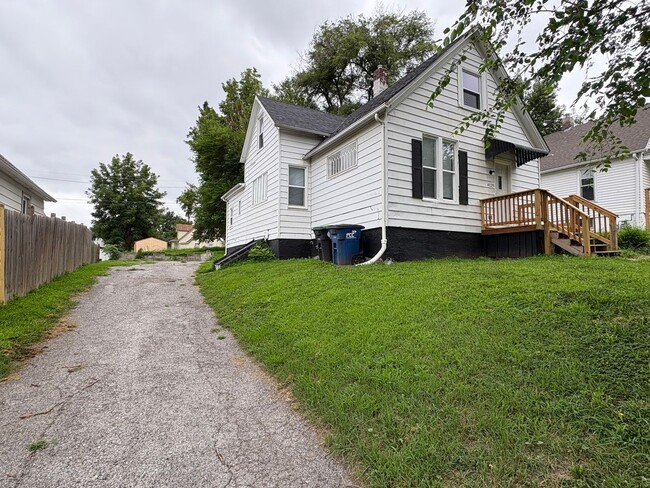 Building Photo - Beautiful 4 Bedroom  House