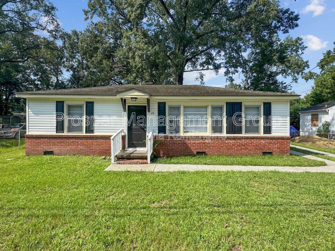 Primary Photo - 17 Stratton Dr