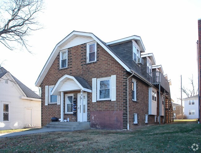 906 W Main St Blue Springs, MO 64015 Rentals - Blue Springs, MO