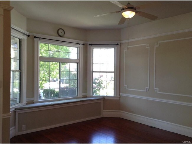 Building Photo - 347 E Badillo St