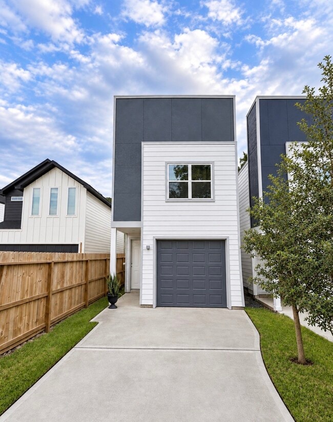 Building Photo - 8312 Prairie View Dr