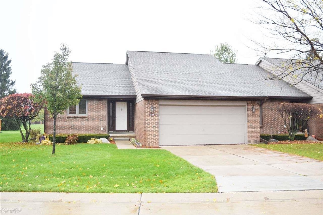 Primary Photo - 45790 Meadows Cir W