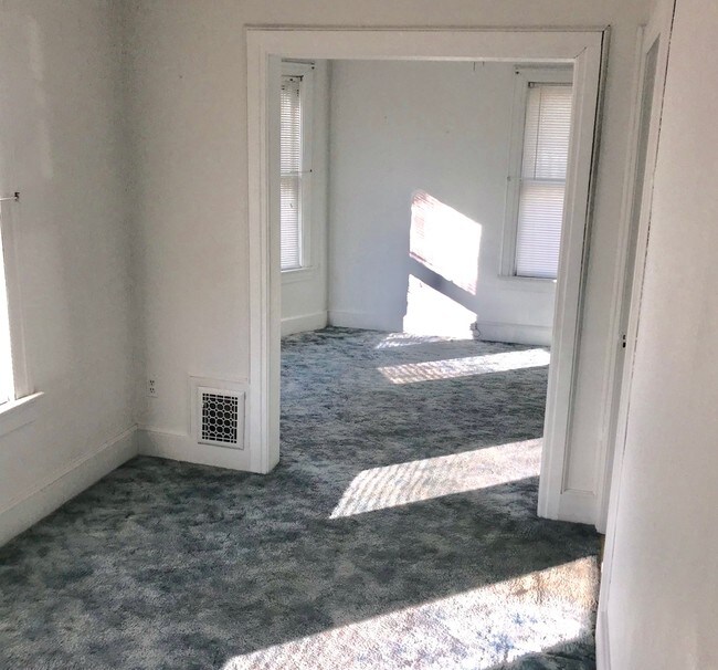 Adjoining (open) front rooms - 54 Bigelow St