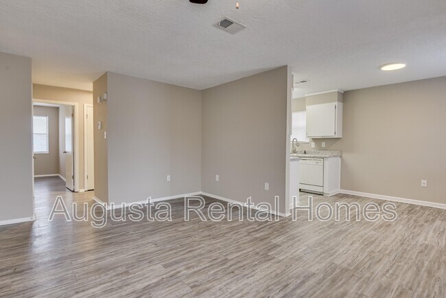 Foto del edificio - 2573 1/2 Tobacco Road - B