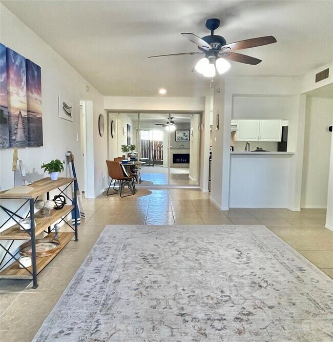 Foto del edificio - 3300 Pebblebrook Dr
