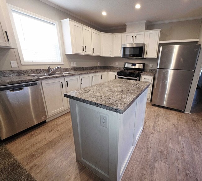 Building Photo - 3653 Pinoak St