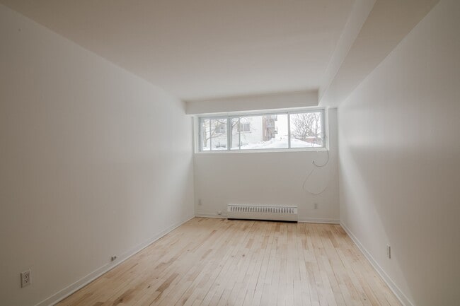 Building Photo - 735 Rue Gordon