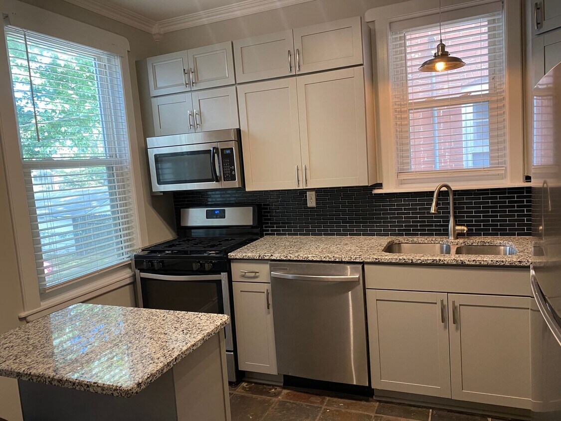 Foto principal - New Rehab in South Hampton!! WITH GARAGE