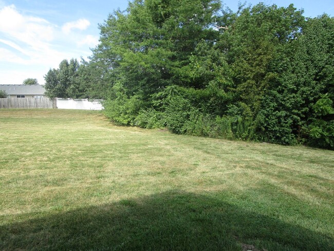 Building Photo - Huge 3 Bedroom, 2 Bath Town Home in SW Col...