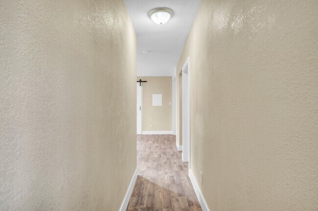 Foto del edificio - 912 W 13th St