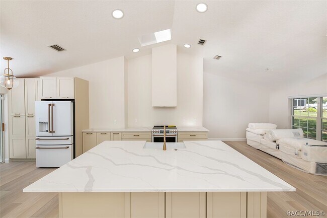 Foto del edificio - 1105 N Chance Way