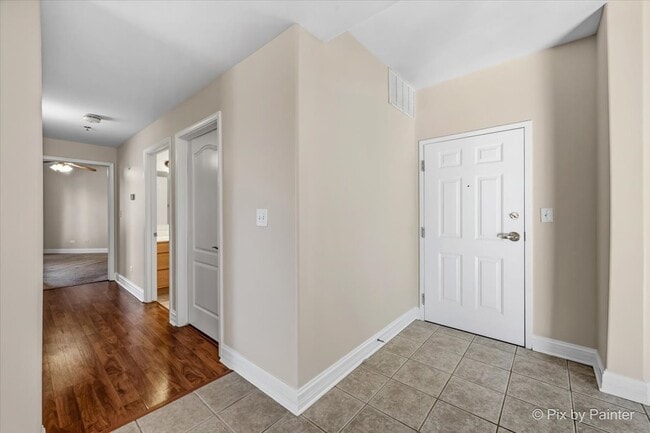 Building Photo - 543 N Hough St