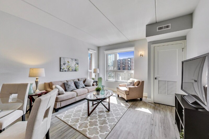 Foto del edificio - 611 W Division St