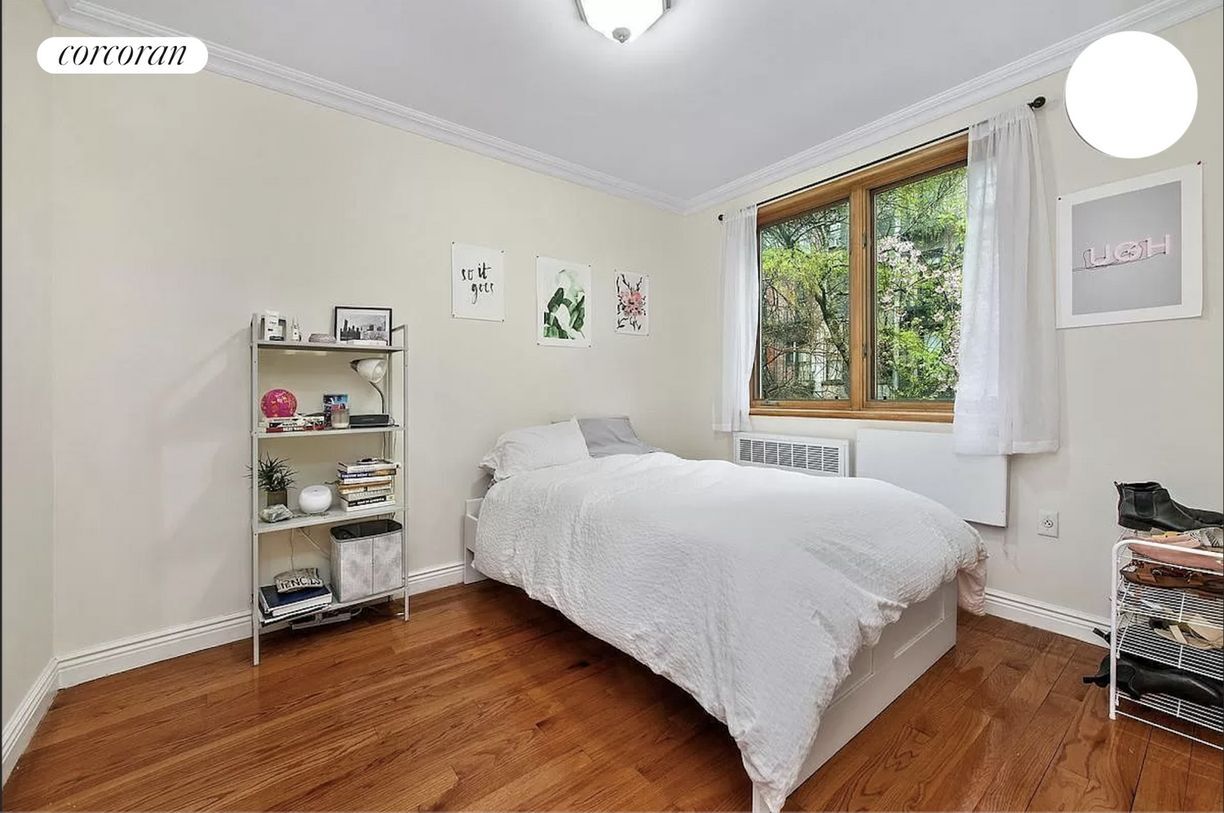 Foto principal - 420 E 11th St