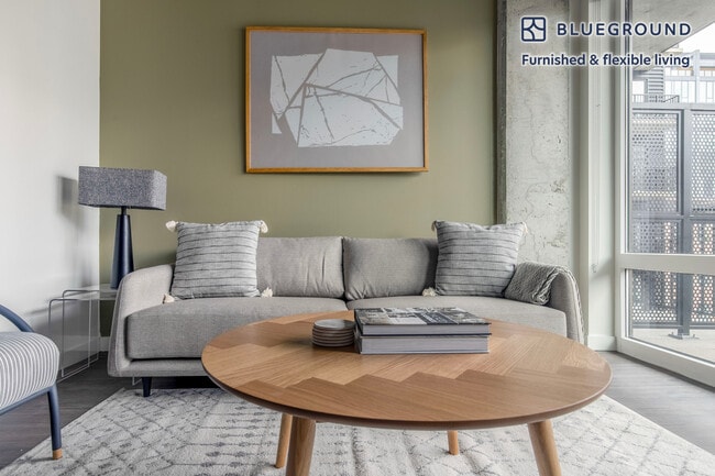 Building Photo - 411 W Chicago Ave