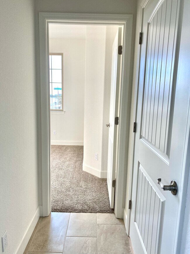 Building Photo - 9913 Summerton Cir
