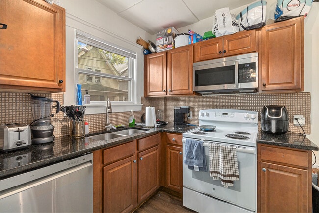 Foto del edificio - 811 Sybil St