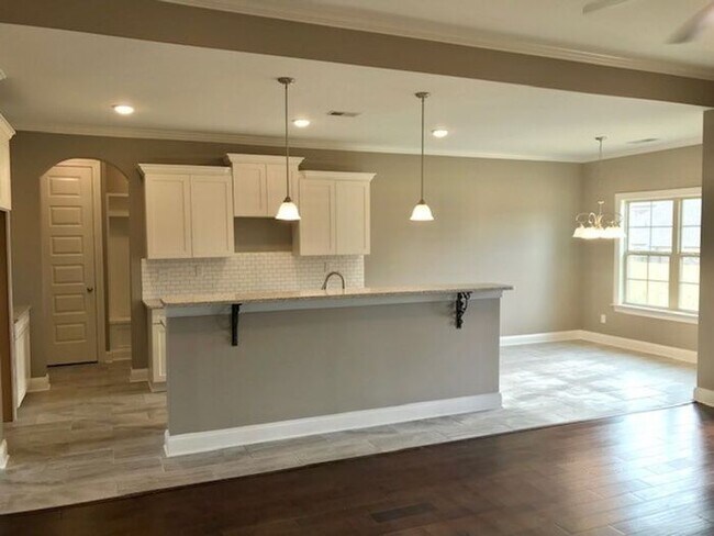 Building Photo - 105 Pine Valley Dr