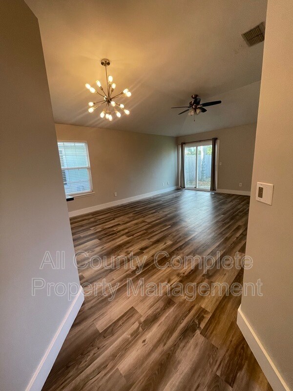 Foto del edificio - 72 W 7th St