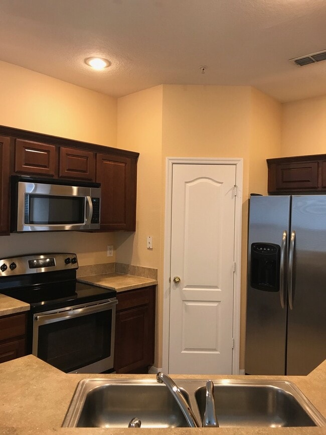 Building Photo - SANFORD: 2 Story Townhome, Falgship Park C...