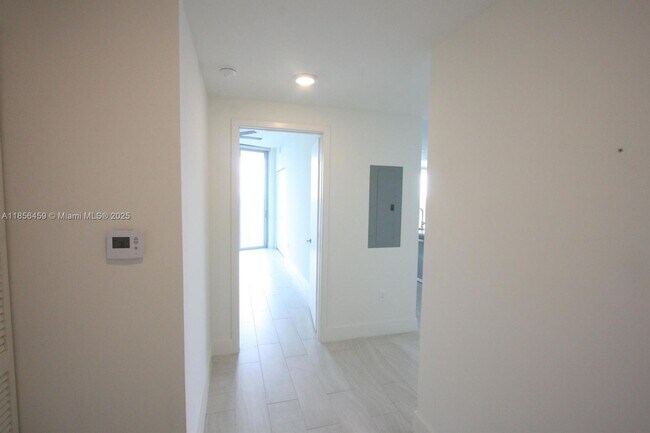 Foto del edificio - 2000 Metropica Wy