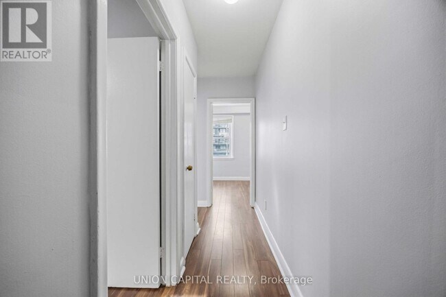 Photo du bâtiment - 515 Marlee Ave