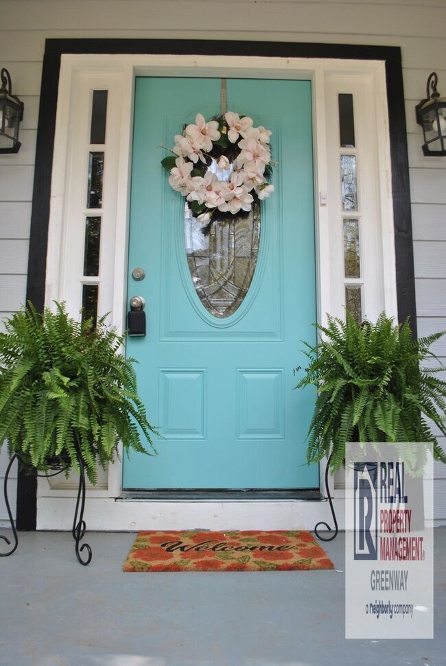 Building Photo - Quiet Safe Neighborhood Newly Renovated Home