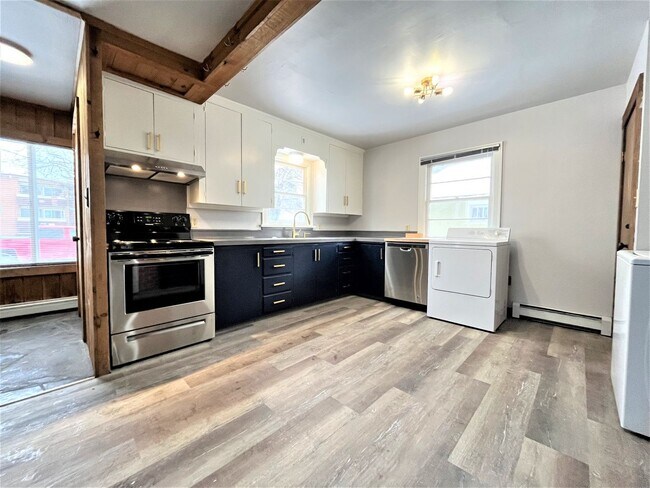 Foto del edificio - Newly Renovated 3 Bed, 2 Bath With Amazing...