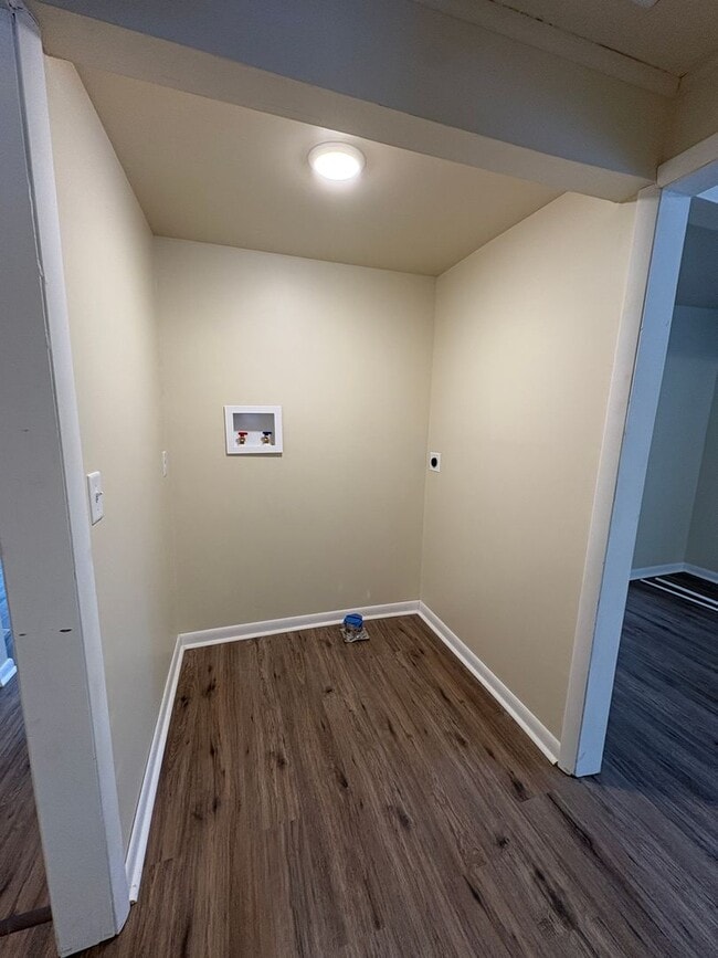 Foto del edificio - Large 3 bedroom house in Candensis!