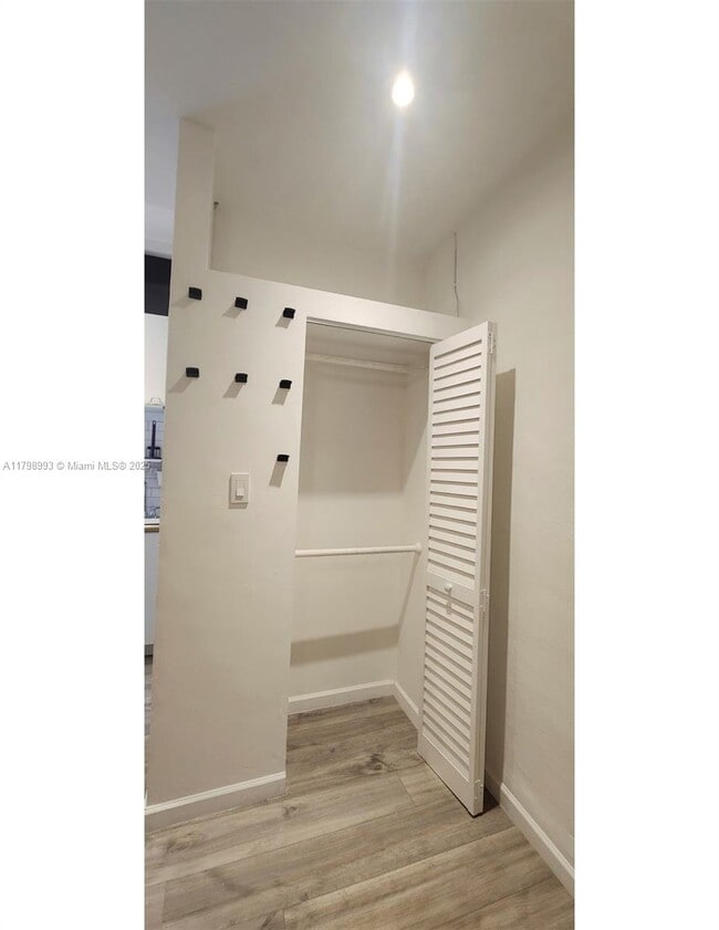 Foto del edificio - 1271 NE 153rd St