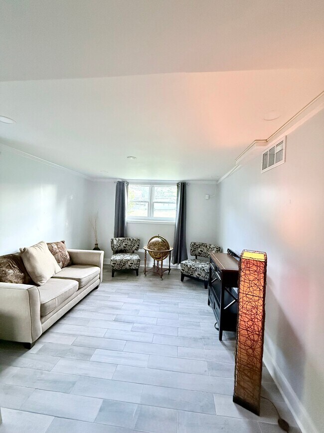 Building Photo - 94 Overbrook Cir
