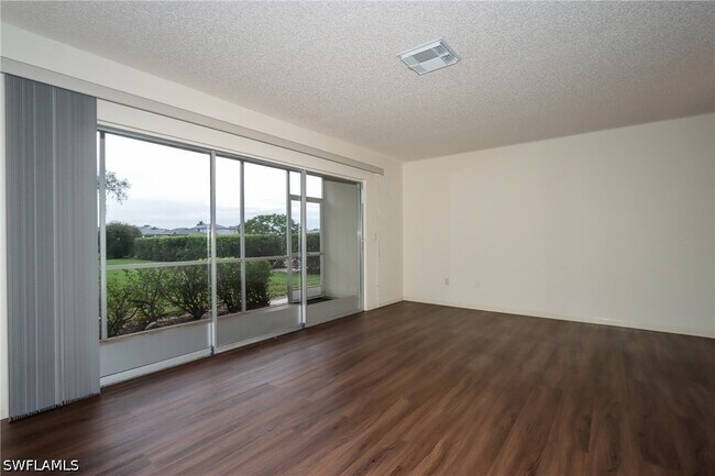 Foto del edificio - 25484 Cockleshell Dr