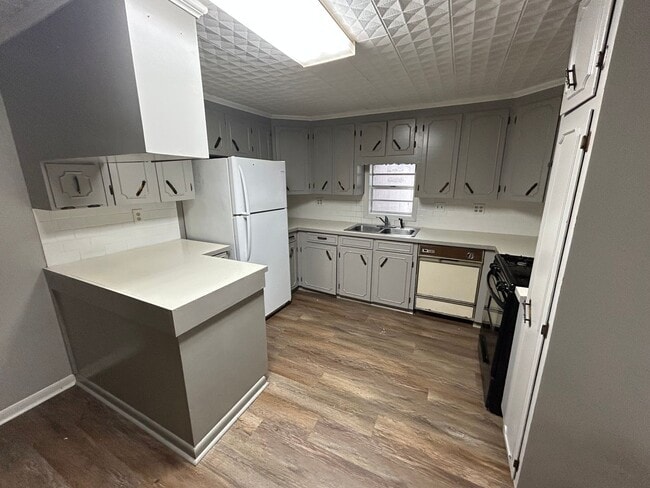 Building Photo - 3 Bedroom 2 Bathroom Home for Rent - SPECIAL $1,600 ALL BILLS PAID