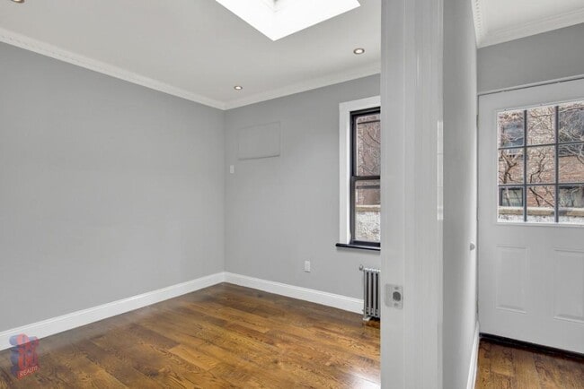 Building Photo - 145 E 26th St