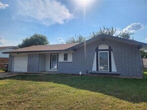 Building Photo - 2605 Arlington Ln