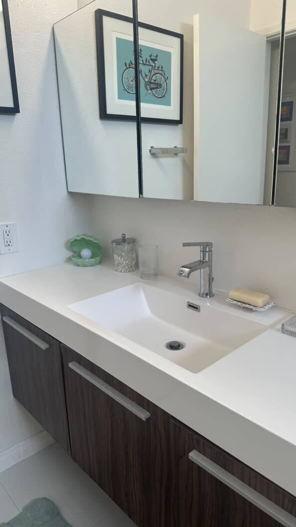 Building Photo - 11645 Montana Ave