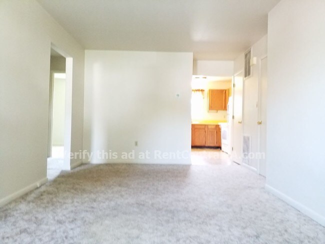 Building Photo - 10 E Front St Apt J
