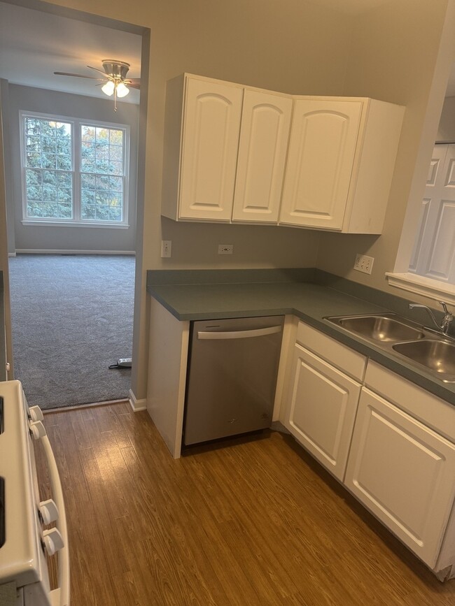 Foto del edificio - 11S473 Rachael Ct