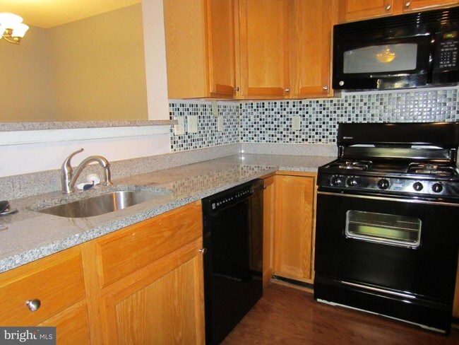 Building Photo - 1067 Gardenview Loop