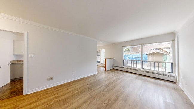 Building Photo - 10 Bergamot Ave