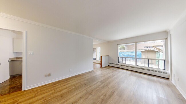 Photo du bâtiment - 10 Bergamot Ave